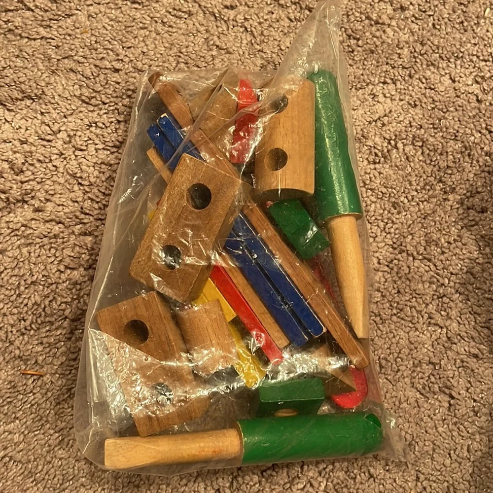 WOODEN KIDS COLORED TOOLS BAG PIERS SCREWDRIVER